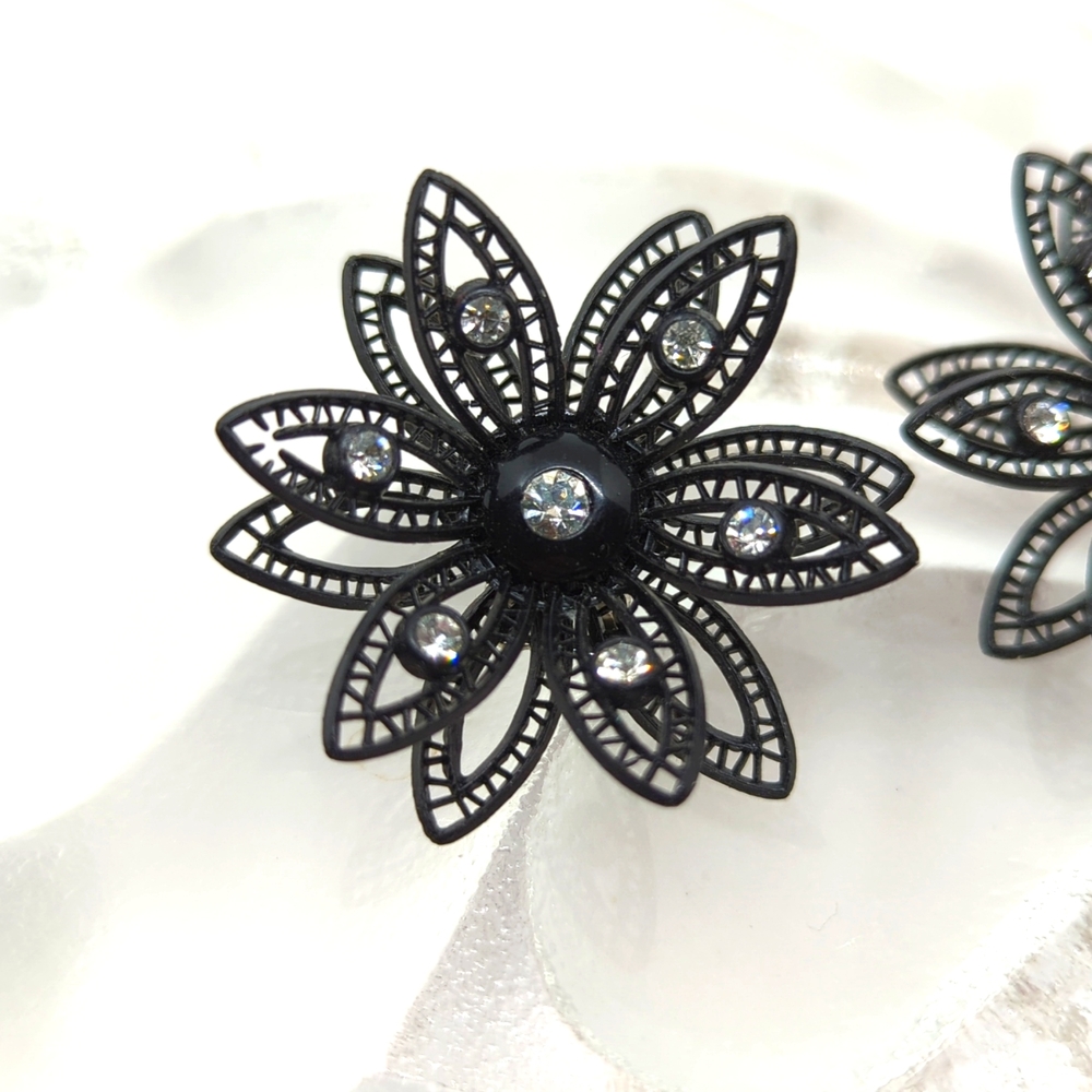 Vintage Western Germany Plastic and Rhinestone Floral Clip On Earrings - Picture 4 of 6